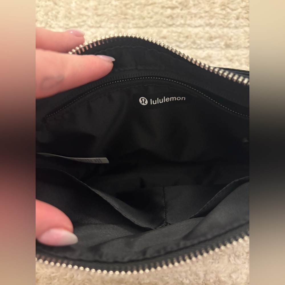 Lululemon City Essentials Small Shoulder Bag - Picture 4 of 8